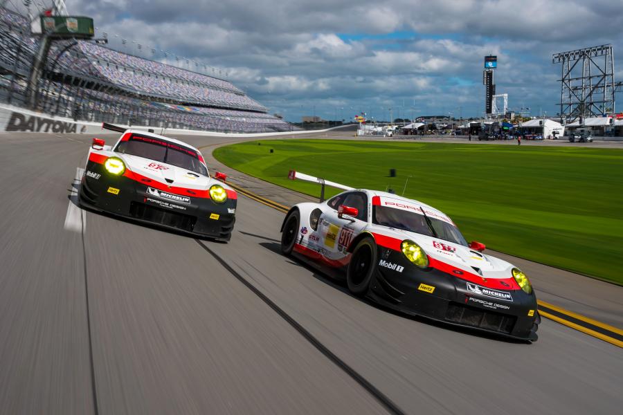  Porsche 911 RSR (991) 2017 года  (фото 23 из 39)